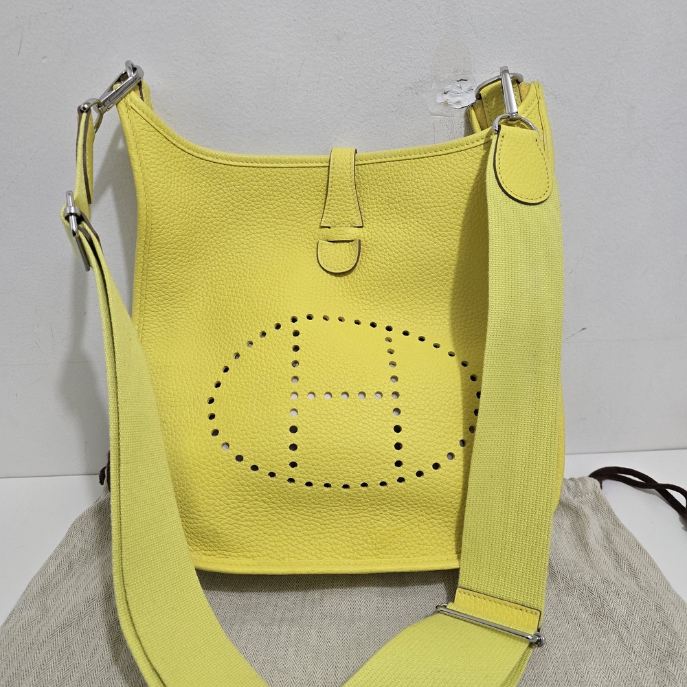 Hermès Evelyne III 29 Clemence Taurillon Crossbody Bag